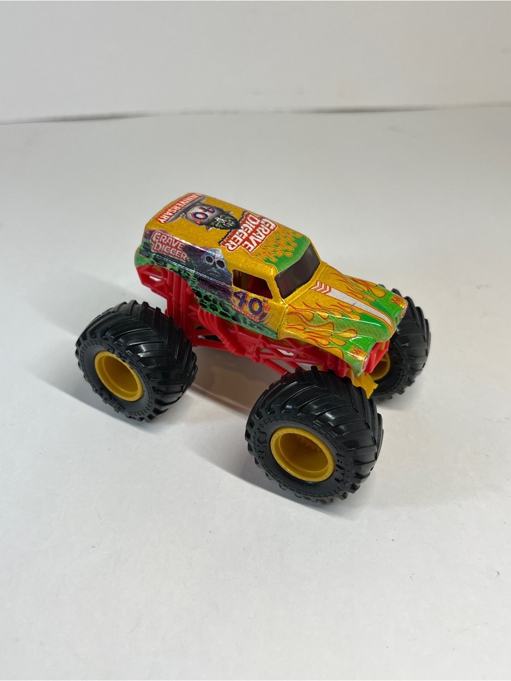Monster Jam Truck Grave Digger 40th Anniversary Orange Yellow Red 1:64 Loose Toy